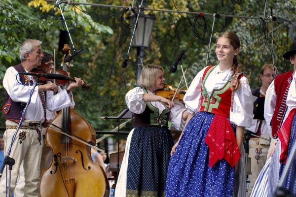 obr. k článku: Mezinárodní folklorní festival, 10