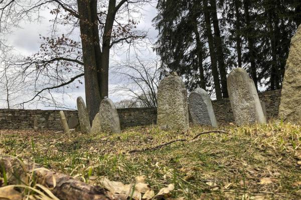 obr. k článku: Židovský hřbitov Osek, 2
