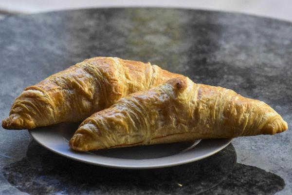 Hned brzy ráno si k snídani můžete koupit opravdové čerstvé domácí croissanty.