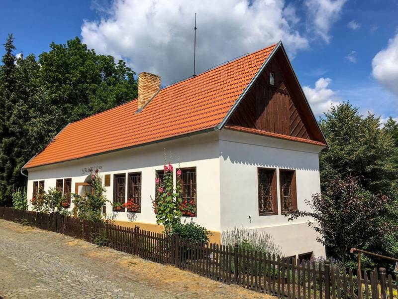 Památník Mikoláše Alše a Matěje Kopeckého: Ponořte se do světa umění a historie