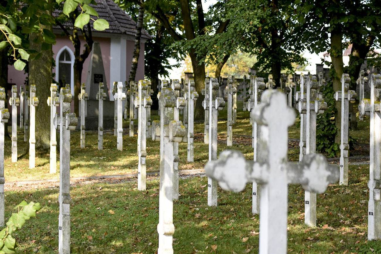 Vojenský hřbitov: Dějiny 20. století vepsané do křížů