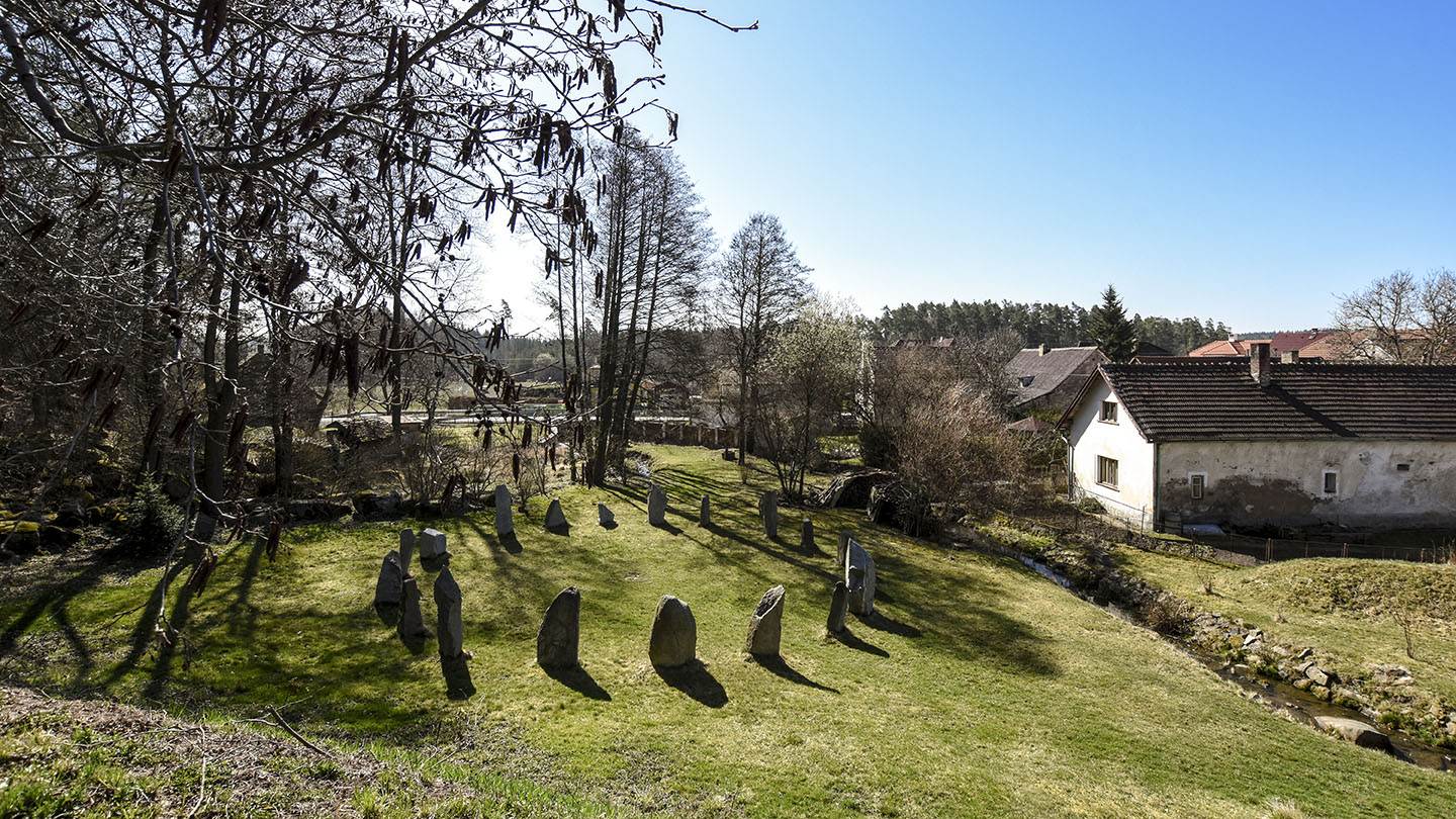 Přes Křikavu za Kelty a menhiry