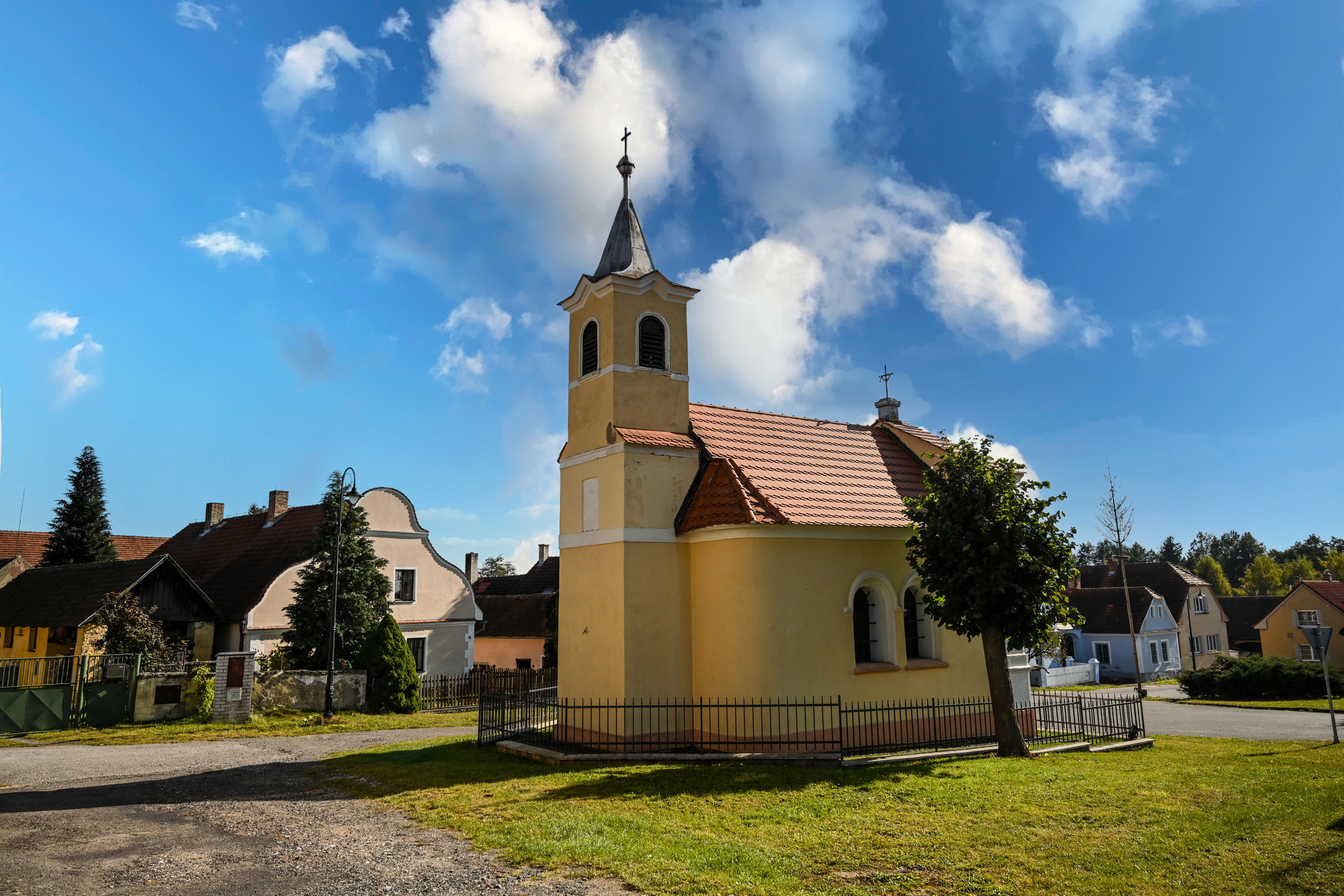Krajinou rybníků do Tchořovic